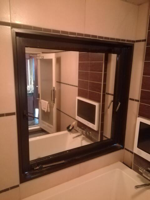 HOTEL CUE　町田(町田市/ラブホテル)の写真『307号室浴室、大きな鏡があります。(23,8)』by キジ