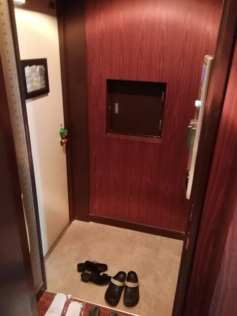 HOTEL CUE　町田(町田市/ラブホテル)の写真『307号室利用、玄関内側からです。(23,8)』by キジ