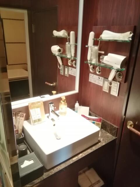 HOTEL CUE　町田(町田市/ラブホテル)の写真『307号室利用、洗面所です。(23,8)』by キジ