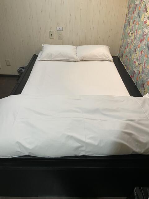 ホテルショコラ(豊島区/ラブホテル)の写真『201号室　ベッド』by ヒロHIROヒロ