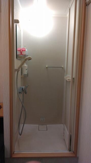 レンタルルーム ROOMS(新宿区/ラブホテル)の写真『11号室 シャワー室』by _Yama