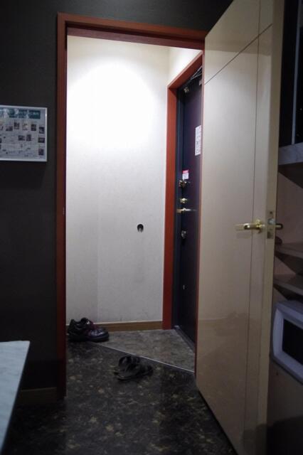 HOTEL STATION スクエア(台東区/ラブホテル)の写真『505号室　玄関スペース』by マーケンワン