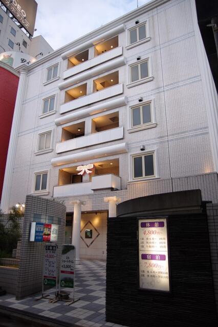 HOTEL STATION スクエア(台東区/ラブホテル)の写真『夕方の外観』by マーケンワン