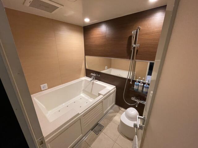 HOTEL SARA 錦糸町(墨田区/ラブホテル)の写真『301号室、バスルーム。広めで綺麗。』by tatsunofull