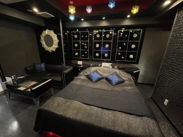 HOTEL SARA 錦糸町(墨田区/ラブホテル)の写真『301号室、ベッド。大きくて清潔。』by tatsunofull
