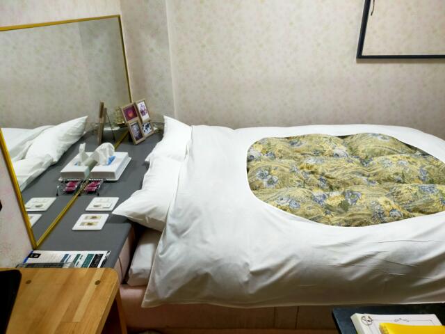ホテル・アイ(長野市/ラブホテル)の写真『１０２号室、ベッド』by kitami