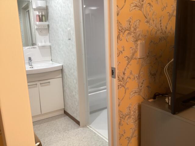 ホテルシティ(立川市/ラブホテル)の写真『101号室 お部屋から見た浴室』by ACB48