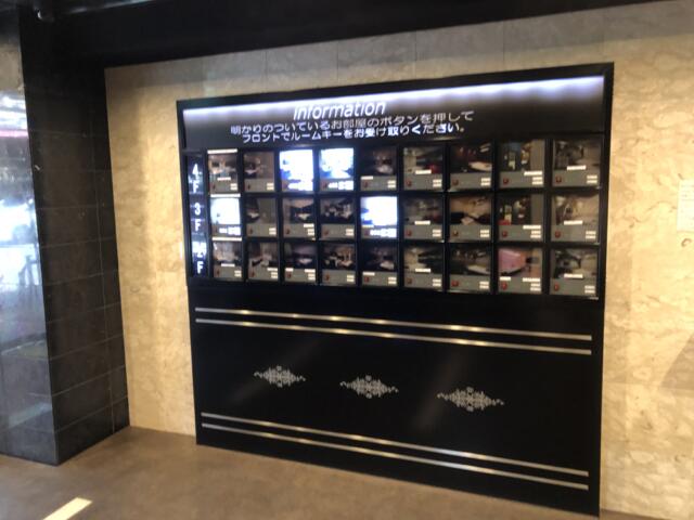 ホテル グッドワン(さいたま市大宮区/ラブホテル)の写真『フロント　部屋選択パネル』by サトナカ