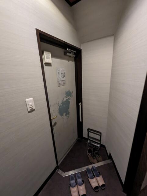ホテル 山王(台東区/ラブホテル)の写真『403号室　玄関ドア』by ひこべえ