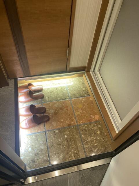 HOTEL MOND　大宮(さいたま市大宮区/ラブホテル)の写真『A402号室(玄関から)』by こねほ