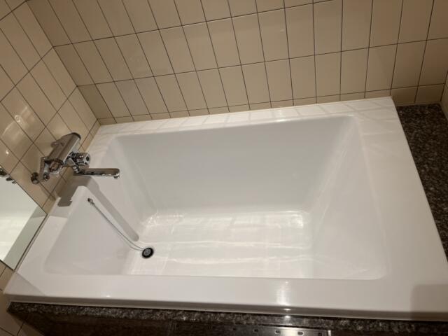 ホテル　ルトゥール姫路(姫路市/ラブホテル)の写真『202号室　浴槽』by ま〜も〜る〜