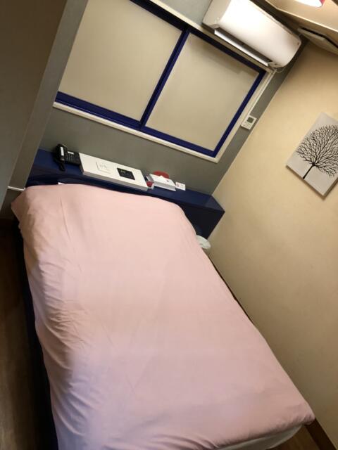 HOTEL アムール(台東区/ラブホテル)の写真『202号室　ベッド』by みこすりはん