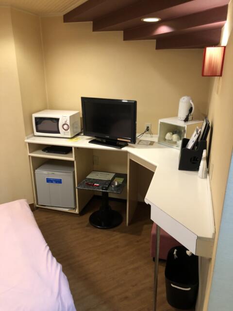 HOTEL アムール(台東区/ラブホテル)の写真『202号室　ベッドの下はこんな感じ』by みこすりはん