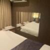 シーズ五反田(品川区/ラブホテル)の写真『305号室　ベッドサイドの鏡』by たんげ8008