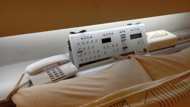 HOTEL R&K（アールアンドケー）(越谷市/ラブホテル)の写真『203号室、ベッド枕元』by Sparkle