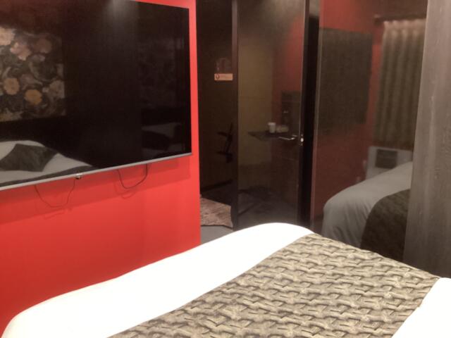 HOTEL ZHIPAGO (ジパゴ)(品川区/ラブホテル)の写真『301号室 ベンチシートから見た室内』by ACB48