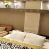 HOTEL GRANSKY（グランスカイ）(墨田区/ラブホテル)の写真『308号室 ベッド周辺（３）』by 午前３時のティッシュタイム