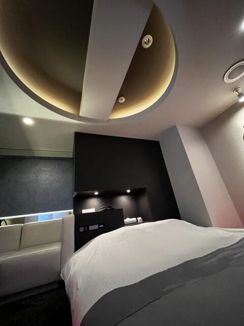 GRAND CHARIOT(グランシャリオ)(新宿区/ラブホテル)の写真『508号室 ベッドと天井』by ayase