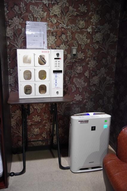 モティー(渋谷区/ラブホテル)の写真『304号室　コンビニボックスと空気清浄機』by マーケンワン