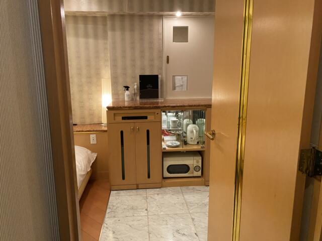 HOTEL STELLATE(ステラート)(新宿区/ラブホテル)の写真『202号室　部屋の入口を開けたところ、右は洗面トイレ風呂』by トマトなす