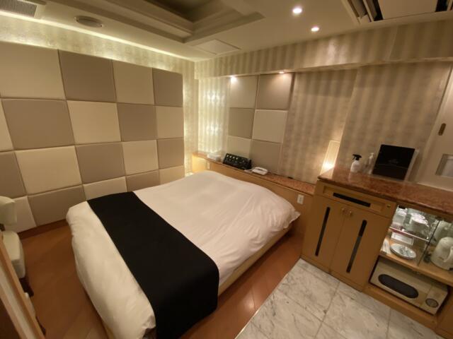 HOTEL STELLATE(ステラート)(新宿区/ラブホテル)の写真『202号室、入口側からベッド』by トマトなす