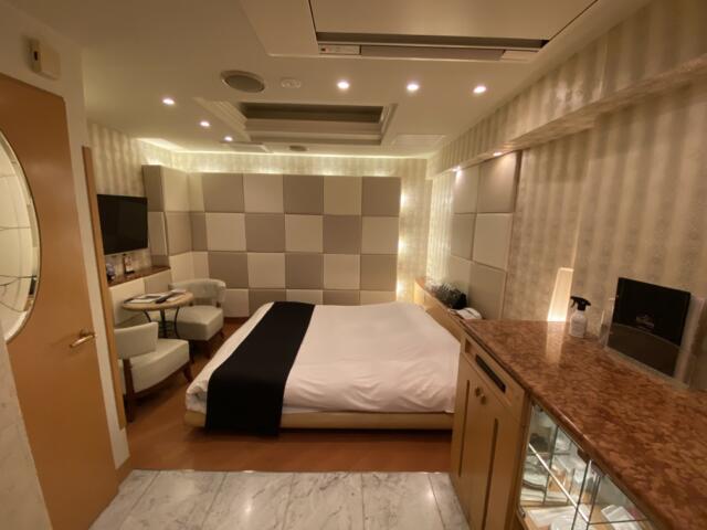 HOTEL STELLATE(ステラート)(新宿区/ラブホテル)の写真『202号室、洗面所側からベッド』by トマトなす