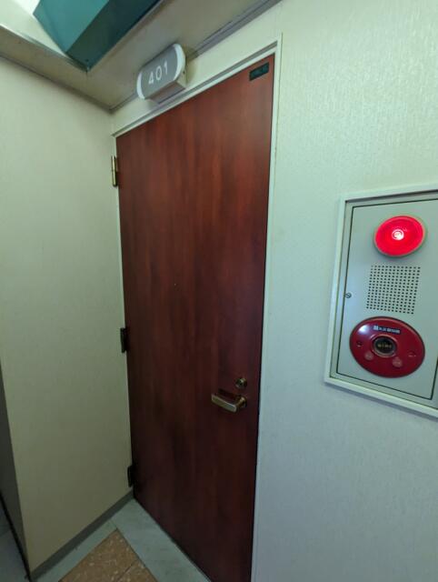 HOTEL KATSURA(カツラ)(台東区/ラブホテル)の写真『401号室 入口』by ひこべえ