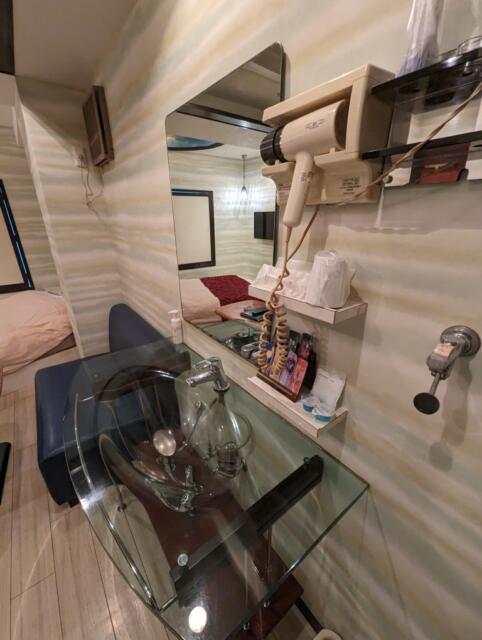 HOTEL KATSURA(カツラ)(台東区/ラブホテル)の写真『401号室 洗面台』by ひこべえ