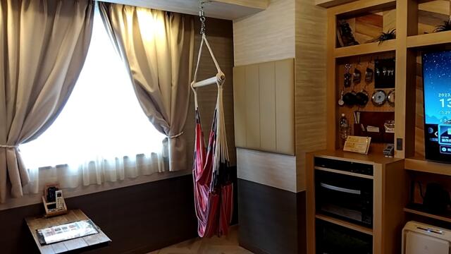 バリアンリゾート新宿グランピング店(新宿区/ラブホテル)の写真『874号室（ベッド上から。ハンモックあり）』by ＪＷ