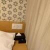 HOTEL OPERA (オペラ)(新宿区/ラブホテル)の写真『501号室　ベッド脇の小物置き。調光。ティッシュとゴム』by angler
