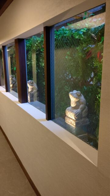 HOTEL BaliBali 松戸(松戸市/ラブホテル)の写真『306号室利用、窓の外には石像が。(23,9)』by キジ
