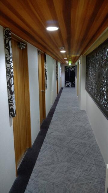 HOTEL BaliBali 松戸(松戸市/ラブホテル)の写真『306号室利用、3階の廊下です。(23,9)』by キジ