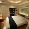 HOTEL STELLATE(ステラート)(新宿区/ラブホテル)の写真『502号室、洗面所側からベッド』by トマトなす