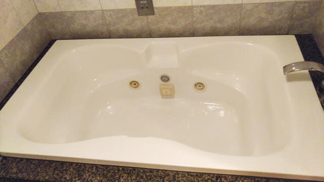 HOTEL RAY FIELD(墨田区/ラブホテル)の写真『401号室 バスルーム浴槽』by 午前３時のティッシュタイム