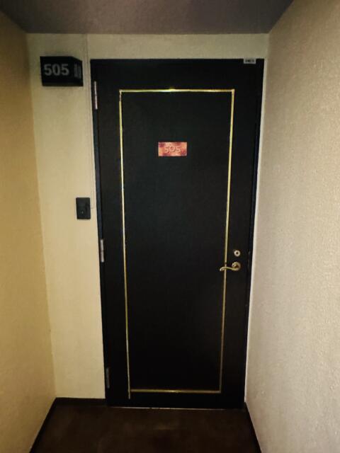 ラックス(台東区/ラブホテル)の写真『505号室出入口』by miffy.GTI