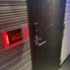 HOTEL EMERALD（エメラルド）(品川区/ラブホテル)の写真『602号室　玄関ドア』by たんげ8008
