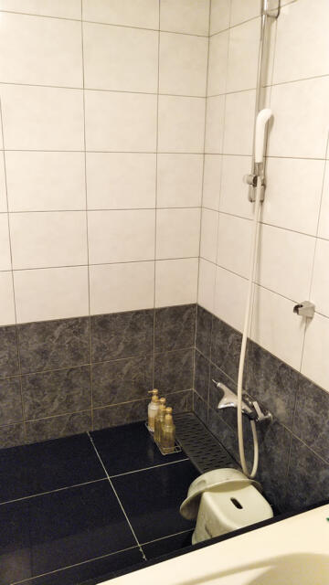 ラモード新宿(新宿区/ラブホテル)の写真『211号室 バスルーム洗い場（２）』by 午前３時のティッシュタイム