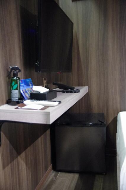Petit HOTEL mio（ミオ）(さいたま市大宮区/ラブホテル)の写真『06号室　テレビと冷蔵庫』by マーケンワン