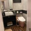 HOTEL CORE 池袋(豊島区/ラブホテル)の写真『505号室トイレと洗面台』by yamasada5