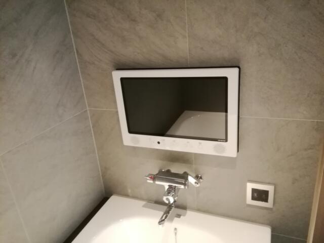 HOTEL ZAFIRO RESORT (サフィロリゾート)(横浜市西区/ラブホテル)の写真『705号室、浴室TVがあります。(23,10)』by キジ