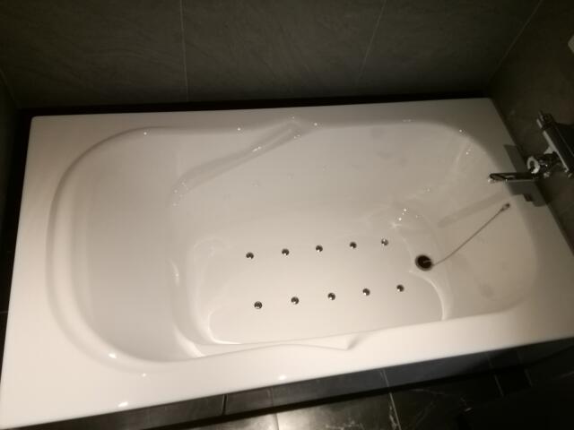 HOTEL ZAFIRO RESORT (サフィロリゾート)(横浜市西区/ラブホテル)の写真『705号室、浴槽です。(23,10)』by キジ