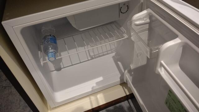 ホテル エル(荒川区/ラブホテル)の写真『301号室、持ち込み用冷蔵庫、無料飲料水』by Sparkle