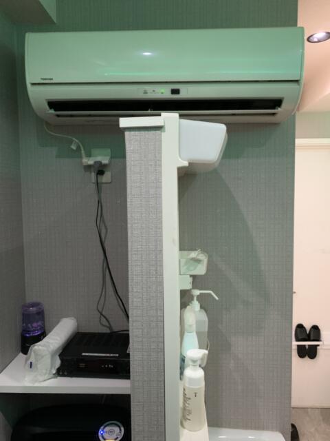 Re-Zan～リザン～(港区/ラブホテル)の写真『16号室洗面台の上にはうまくクーラーがハマってます』by ゆうじい