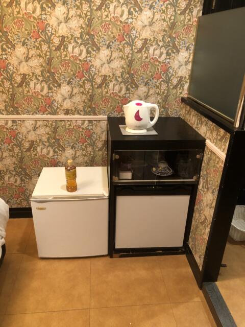 モンリーヴ(川口市/ラブホテル)の写真『504号室　冷蔵庫（持込用・有料）、お茶セット』by サトナカ