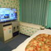 ホテルシティ(立川市/ラブホテル)の写真『201号室、テレビと冷蔵庫など』by もんが～