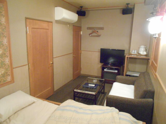 キャメルイン(立川市/ラブホテル)の写真『211号室、部屋奥から』by もんが～