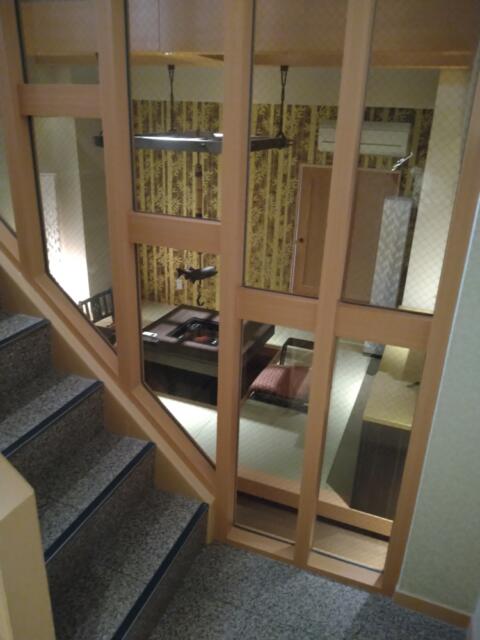 LUSSO CROCE ASIAN RESORT(横浜市南区/ラブホテル)の写真『703号室 中２階から見た１階室内』by なめろう