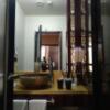 LUSSO CROCE ASIAN RESORT(横浜市南区/ラブホテル)の写真『703号室 扉を開けると正面に洗面所』by なめろう
