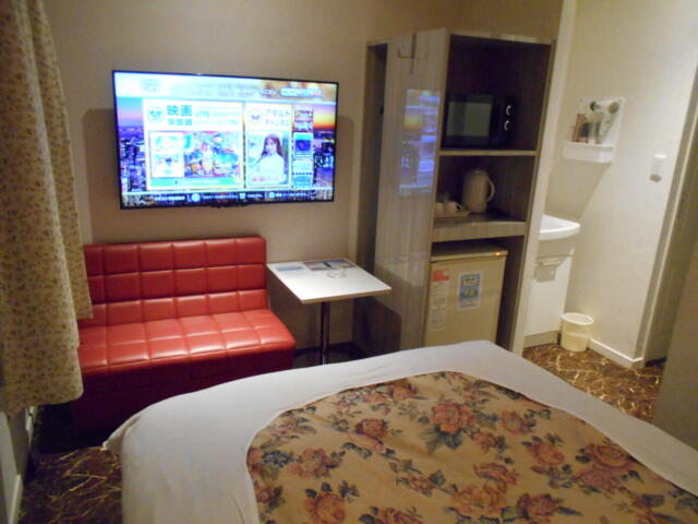 ホテルシティ(立川市/ラブホテル)の写真『407号室、部屋奥から』by もんが～