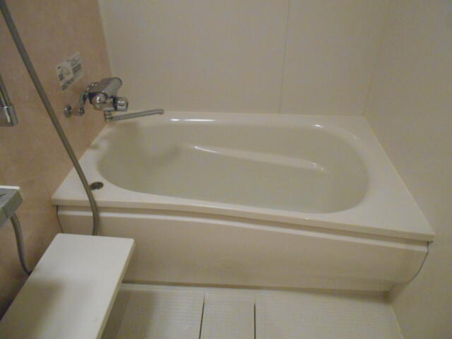 ホテルシティ(立川市/ラブホテル)の写真『407号室、浴槽』by もんが～